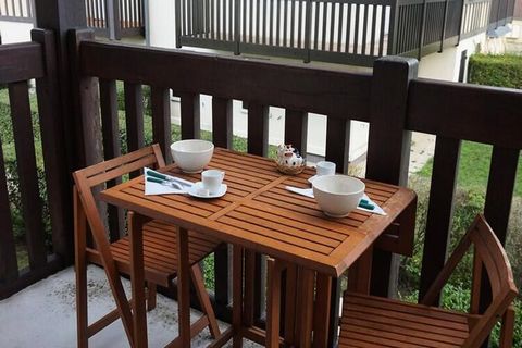 A Cabourg, a 300 m dalla spiaggia e dalla passeggiata Marcel Proust, appartement de 2 pièces au 1er étage d'une agréable résidence, exposé Est: séjour/salle à manger avec un canapé-lit, TV, cucina a gettoni (2 targhe électriques, four, frigidaire, la...