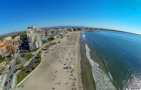 Parcela de terreno para desarrollo residencial a 100 m de la playa!! Marina Real pone a la venta un terreno regulado en la localidad de Sofía. Pomorie, muy cerca de la hermosa playa. La propiedad tiene una superficie de 1100 m², esquinera, plana, par...