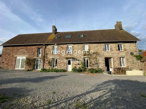 Maison en pierres de 216 m² à 10 min de Granville et de la côte sur un terrain arboré de 2300 m². RDC : cuisine ouverte sur un séjour de 35 m² avec cheminée et poêle à bois, salle à manger, arrière-cuisine, WC. Prolongement de la maison par un labora...