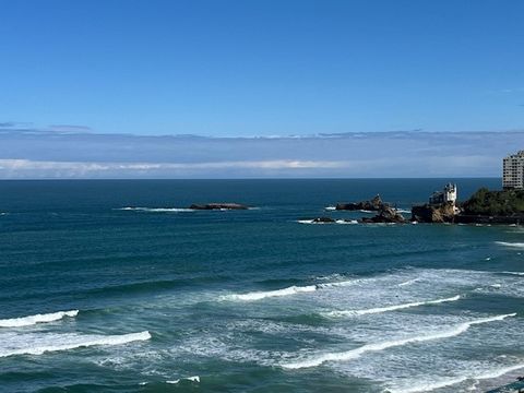 Nous vous proposons cette maison de ville dans un quartier très prisé de Biarritz, proche de la Tantina de Burgos et de la Côte des Basques. La maison, sur 3 niveaux, se compose d'un salon, d'une cuisine séparée et de trois chambres. Maison située à ...