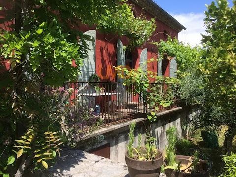 Exceptional for sale, this home transports you into a soothing atmosphere from the moment you enter its lovely garden with its magical view of Sommières and its castle. This quiet hilltop property has been extended with particular care in the choice ...