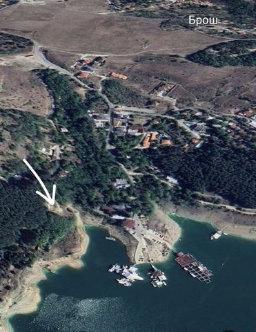 He sells a plot of land in the land of the village of Brosh, not far from the Emona restaurant. The plot has an area of 500 sq.m. Near the property there is electricity and water. The place offers a wonderful view of the Kardzhali Dam. The property i...