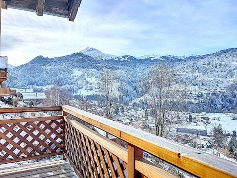 Saint Gervais Mont-Blanc, set on a plot of land of 1074 m², this chalet has a floor area of 200 m² and benefits from a dominant 