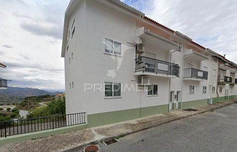 3 bedroom apartment, located in a building in excellent condition. With large and well-distributed areas, this property stands out for its excellent state of conservation, ready to move in. The apartment offers a cozy and functional space, perfect fo...