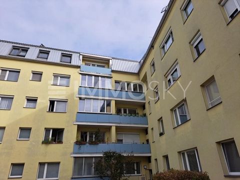 Diese charmante 3-Zimmer-Wohnung befindet sich in einer ruhigen und begehrten Lage im 21. Bezirk von Wien, nur wenige Schritte von der malerischen Alten Donau entfernt. Die Wohnung liegt im 3. Liftstock eines modernen Niedrigenergiehauses, das 1968 e...