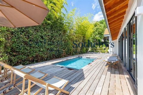 ARCACHON - CHARMING FULLY RENOVATED VILLA - SWIMMING POOL Arcachon, just a stone's throw from the sandy beach and the station, between the Petit Port and the town centre, this Arcachon villa has been completely renovated. It now feels like a vast fla...