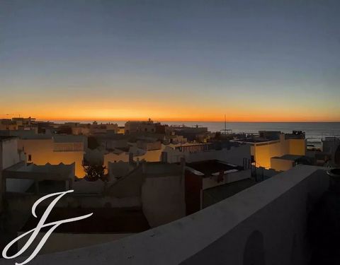 This property is nestled in the lovely Medina of Asilah, coastal town close to Tangiers with authentic and arty vibes, also named 