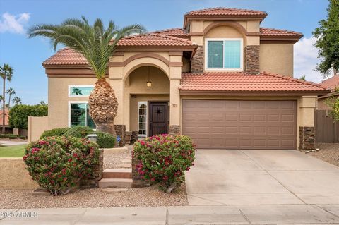 Welcome to a stunning residence located in the highly sought-after Lakewood subdivision. This beautiful home boasts an inviting layout, perfect for entertaining & everyday living. You are greeted by a welcoming foyer that leads into a bright & open l...