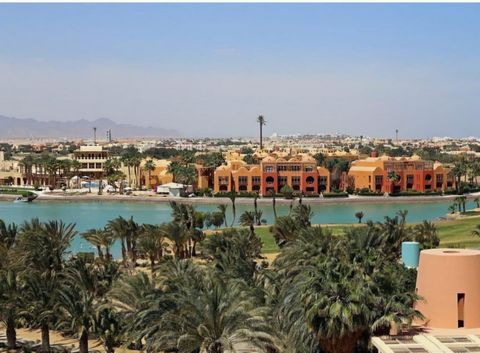 Ontdek uw droomhuis in El Gouna Top locatie: • Gelegen in de luxe El Gouna gemeenschap • Bekend om zijn prachtige lagunes en privéstranden • Op enkele minuten afstand van de jachthaven en het centrum van El Gouna • Gemakkelijke toegang tot de interna...