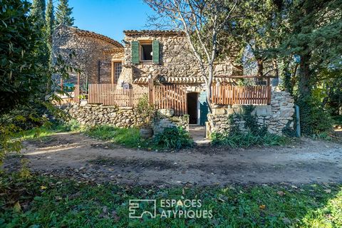 En el corazón de una aldea clasificada como Patrimonio Excepcional Notable en Rognes, este antiguo palomar hecho con piedras locales revela 100 m2 de elegancia y carácter. Cuidadosamente rehabilitado, fue sucesivamente un estudio de artista antes de ...