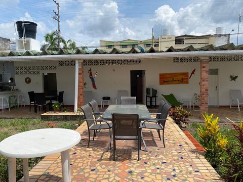 ¡Venta de hermosa casa tradicional en Anapoima, Cundinamarca! Ubicada a pocas cuadras del parque principal y en una zona con el mejor clima de la región, esta propiedad cuenta con un amplio terreno de 450 m² y una construcción de 230 m². La casa es d...