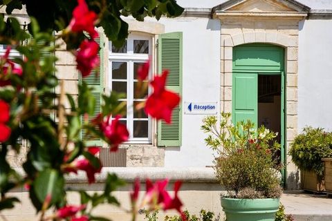 Ga fietsen in de frisse lucht. Ontdek de eilandcharme van havendorpen. De tijd uit het oog verliezen. Zoveel magische ervaringen die wij u aanbieden om van te genieten op Ile-de-Ré. De Pierre & Residence Holidays Het Palais des Gouverneurs*** ligt in...