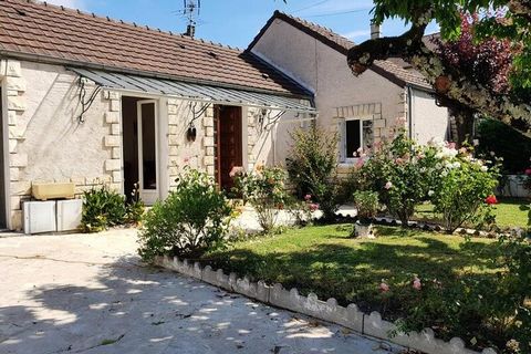 Cette maison est proche de tous les commerces. Le marché de Brive La Gaillarde est à 3 km en voiture. Vous aurez également le plaisir en Novembre de profiter de la Foire du Livre. Site à visiter proche de Brive: Lac de Causse pour la baignades et la ...