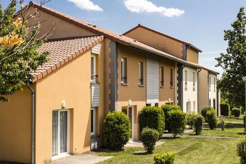 De tuin & Residence City Clermont-Ferrand Gerzat*** ligt in de Auvergne, op slechts 800 meter van het knooppunt van de snelweg. Het biedt een buitenzwembad dat geopend is in het zomerseizoen, ideaal om af te koelen! Elk appartement heeft een comforta...