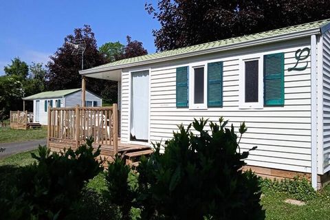 En un ambiente decididamente bucólico, el Domaine du Lambon le invita a estancias en la naturaleza. En una casa de una sola planta o en una casa móvil totalmente equipada, o en uno de los 44 campings, disfrute en familia o con amigos, recargue energí...