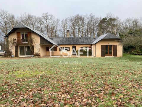 A 15 min d'Evreux, Propriété de 2ha boisé à l'abri des regards, Maison de 7 pièces avec de beaux volumes composée d'un hall d'entrée, un double séjour, une salle à manger, une cuisine américaine, quatre chambres, un bureau, deux salles de bains et 3 ...