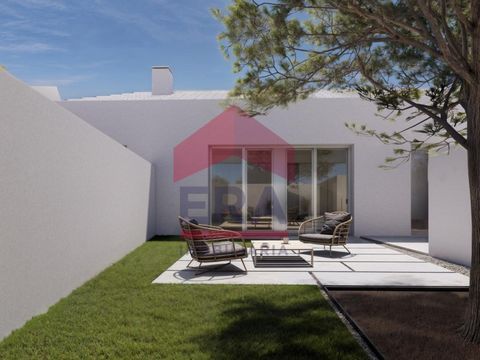 New 2 bedroom house in Seixal - Lourinhã. With private parking for 2 cars. Comprising a distribution hall, open space kitchen and living room, two bedrooms, with built-in wardrobes, and a complete bathroom. With pre-installation of air conditioning. ...