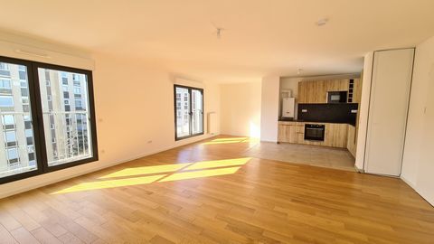 EN EXCLUSIVITE un superbe appartement refait à neuf situé au 3ème étage avec ascenseur, il se compose d'une entrée sur un très vaste séjour avec une cuisine ouverte et intégralement équipée le tout avec vue dégagée, d'un espace salle à manger ou bure...