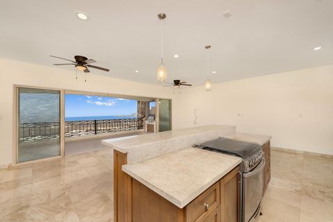 This luxurious corner unit with 3 bed 2 bath offers one of the best location in El Tezal Cabo San Lucas with Panoramic views to the arch. spacious balcony with bbq area large living and dining area. This unit offers a blend of confort and elegance. E...