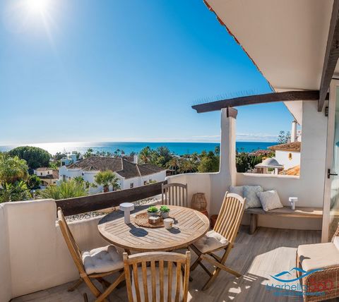 Stunning Corner Duplex Penthouse with Four Bedrooms with Sea Views in El Rosario Playa. Located just 400m from El Rosario beach, this property offers 4 bedrooms and three bathrooms, boasting formidable views of the sea including Africa and Gribraltar...