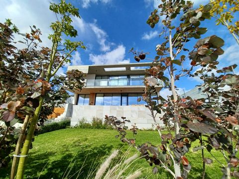 This modern fully furnished villa is located in Episkopi, just 15 minutes drive to the city center. The property enjoys unobstructed sea and mountain views and offers landscaped gardens and a swimming pool. The villa is built with high-quality materi...