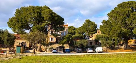 High-quality renovation in keeping with its authenticity for this typically Catalan stone farmhouse with swimming pool, dating from the 18th century. Offering generous volumes and high-standard features, this property comprises 12 rooms and 8 bedroom...