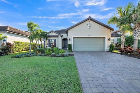 Welcome to LUXURY LIVING! This stunning 3 bedroom, 3 bath, POOL/SPA home offers a spacious, open floor plan, and it includes a highly desirable DEEDED GOLF MEMBERSHIP! As you enter the door, you are greeted with natural light, which is carried throug...