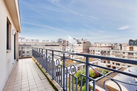 IMMEUBLE 2000 / DERNIER ETAGE / BALCON PLEIN CIEL. A proximité immédiate de la porte de Saint Cloud, dans un immeuble récent (2000) de standing. Nous vous proposons au 6ème et dernier étage un appartement de deux pièces de 48.43m². Il se compose d'un...