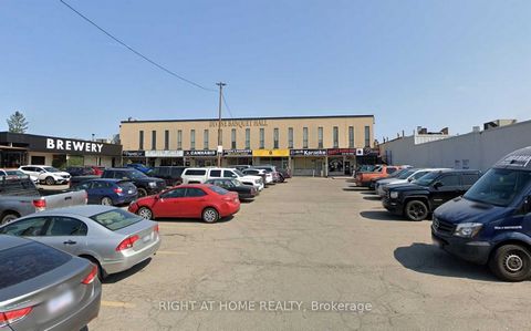 Dont miss this opportunity to own a turnkey restaurant and bar in a prime high-traffic plaza with ample plaza parking and cheap rent. This clean and well-maintained space includes a liquor license, a spacious, fully equipped kitchen perfect for prep ...