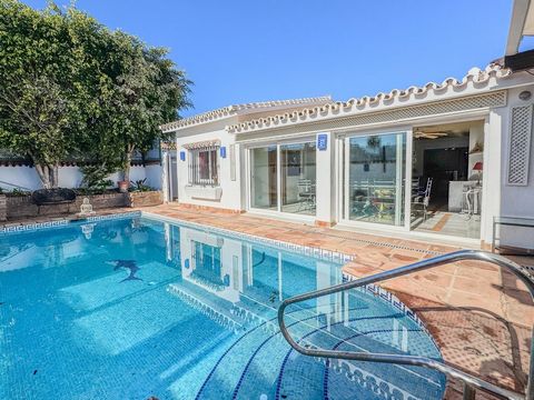 A fantastic value one level villa situated just steps away from the beach. Absolutely ideal for families, this charming traditional Andalucian villa offers a main house with 3 bedrooms and 3 bathrooms (2 of them ensuite). As you enter the villa, ther...