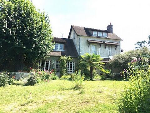 GIVERNY - PROCHE AUTOROUTE A13 ET GARE DE VERNON Découvrez cette belle maison pleine de caractère, idéalement située à Giverny au prix de 518000 euros honoraires charge vendeur. Elle se compose d'une entrée accueillante sur séjour lumineux, d'une cui...