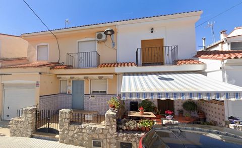 Discover this charming house located in the quiet neighborhood of Benissoda, Valencia. Surrounded by a serene and natural environment, this property is perfect for those looking to relax or move to a new home. The house is conveniently close to vario...