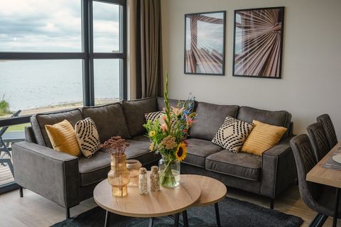 These beautiful holiday homes are located directly on the water and therefore offer an unobstructed view of the harbour and the Lower Rhine. The great view perfectly matches the quality of the accommodation itself. You will be staying in a completely...