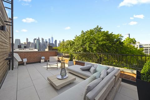 Set on a picturesque tree-lined block steps from the Brooklyn Heights Promenade, 11 Cranberry Street is a stunning, mint-condition 25.5'-wide mansion, meticulously redesigned by renowned architecture firm HS2. Commemorated by a historic plaque, the 