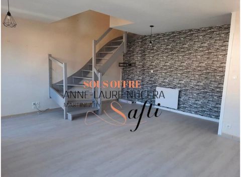 À vendre : superbe appartement duplex de 3 pièces de 62 m², idéalement situé en plein bourg de Lannilis, à proximité de toutes les commodités et des écoles. Ce bien situé dans une copropriété calme et à 2 pas du parcours de santé de la vallée verte, ...