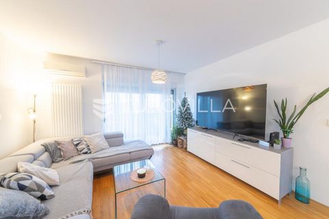 Osijek, Retfala – Apartment 74.87 m² with balcony, parking space and storage roomAn apartment for sale in Osijek, in the Retfala settlement, with a total net area of 74.87 m² (without a garage parking space). The apartment consists of an open-plan li...