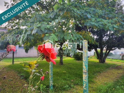 Right in the center of La Meilleraie Tillay, very close to the school and amenities. Come and discover this old town house full of charm and history. It has a beautiful living room offering different layout possibilities. A fitted kitchen overlooking...