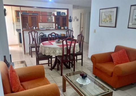 Covered parking with useful room 18 meters 5 rooms include service 3 bathrooms Very spacious living/dining room Separate clothing area Balcony: it became a TV room or study. Closed unit with 24-hour concierge Quarterly property tax 340,000 Unit with ...