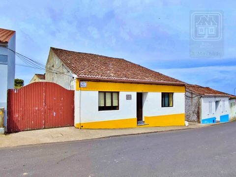 Detached house, of type T4, consisting of 2 floors, built on a plot of land with 823 m2 of total area, located in one of the main streets of the parish of Salga, municipality of Nordeste, Island of São Miguel, Azores. The villa consists of: Floor 0: ...