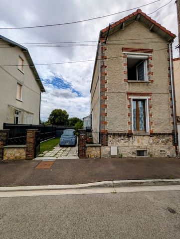 Située dans la charmante commune de Romilly-sur-Seine, cette maison vous séduira par son emplacement idéal et ses nombreuses qualités. À seulement 1 km de la gare et proche de toutes les commodités, cette maison est parfaite pour une famille en quête...