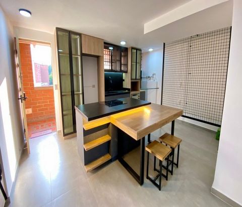 ¡Apartamento de lujo en Floresta, ideal para vivir o invertir! 70 m², 2 habitaciones, 2 baños, cocina integral de lujo, sala-comedor amplia, parqueadero, cuarto útil, ascensor, piso 6. Ubicación privilegiada al lado del parque, con comercio, transpor...