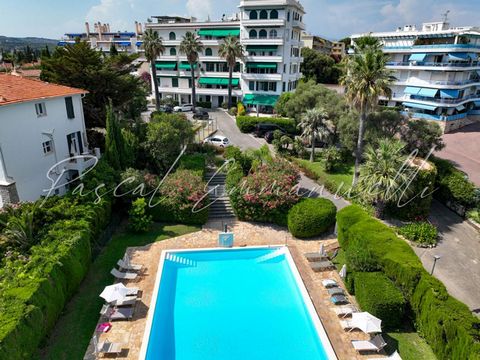 Dans un ancien hôtel particulier à taille humaine, doté d'une piscine et d'un terrain de tennis, cet appartement plein de charme ne vous laissera pas indifférent. Au calme absolu et pourtant non loin de tous les commerces de proximité, vous pourrez a...