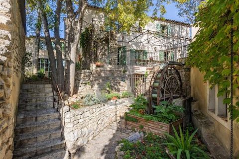 SAINT REMY DE PROVENCE - EXCLUSIVE 3D virtual tour available on our website. Boschi Immobilier Prestige offers this authentic stone ensemble with swimming pool - A haven of peace close to the village and amenities. This property, offering a total of ...