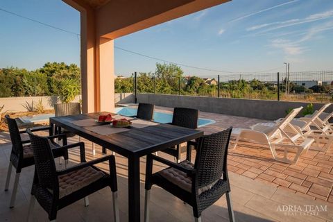 House for sale with pool, quiet location, Vrsi - Zadar, PROPERTY DESCRIPTION: Two bedrooms, bathroom, toilet and kitchen with living room. It is 800m away from the sea. It has city water supply. A septic tank is being built, but it can be connected t...