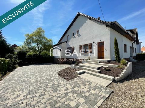 Maison bi-famille en COPROPRIÉTÉ, sur un terrain de 908m² environ avec d'un jardin, cour, potager, espaces verts au calme et disposant d'une piscine à renover... MAISON 1 - au rez-de-chaussée d'une entrée - rangements, une pièce de vie desservant la ...