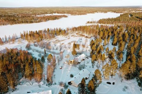 Nous proposons une magnifique et spacieuse maison jumelée 4h + k + s partagée dans la pittoresque Rovaniemi Petääinen ! Cette maison offre un confort de vie moderne combiné à un environnement proche de la nature. Cette maison allie élégance et pratic...