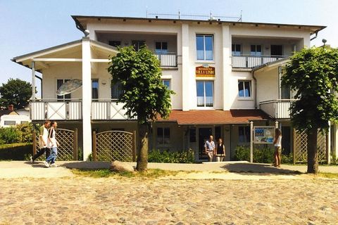 Die familienfreundliche Villa Linde liegt nur 600 m vom Strand entfernt. Der nette, kleine Badeort Göhren in der Region Mönchgut bietet sogar ein Novum: er wird nämlich von zwei langen Sandstränden im Norden und im Süden umschlossen. Der grüne Küsten...