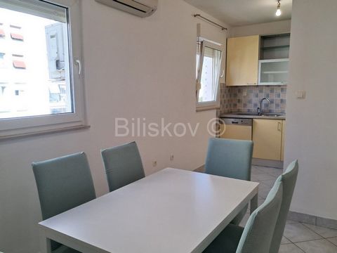 Split, Pujanke, in a residential building without an elevator, an apartment with a total usable area of ​​45m2. It consists of a kitchen with a dining room, two bedrooms, a bathroom and a loggia. It is air conditioned and can be moved into immediatel...