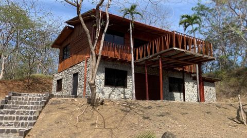 5000 m² property for sale in Cañafístula, south of Tamarindo, ideal for developing a tourism project. With an advance of 90%, it includes a two-story main house with open spaces and a full bathroom, three studio bungalows with private bathrooms, a bu...