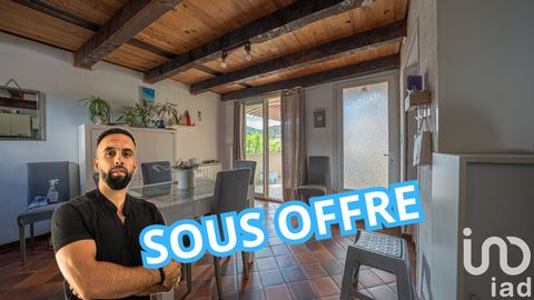 iad France - Nivaldo De Jesus vous propose: **À VENDRE – MAISON 126 M² – LALEVADE-D’ARDÈCHE (07)** **5 chambres – Terrasse Située en bord de route, dans la commune de Lalevade-d’Ardèche, cette maison offre une surface habitable généreuse de 126 m², r...
